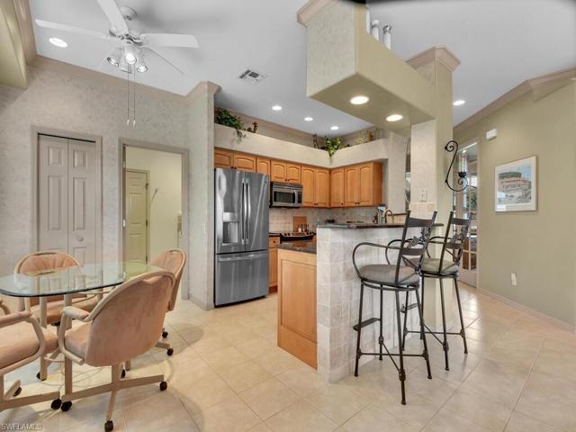 Breakfast Nook & Breakfast Bar