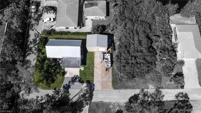 Birds eye view of property