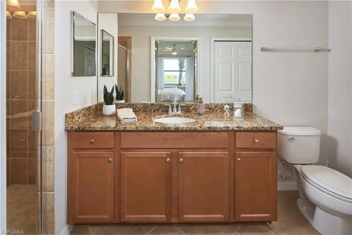 Primary en suite bathroom.
