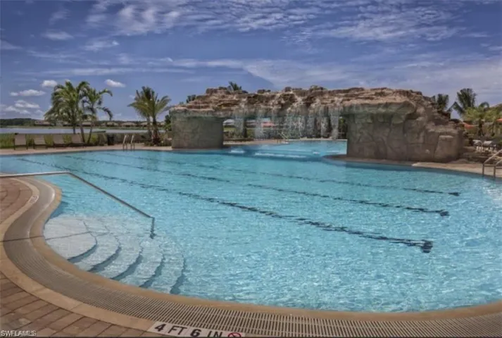 Enjoy this gorgeous resort style pool......meet your neighbors and bask in the Florida sun!