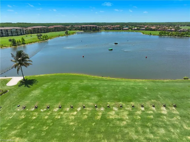 World-class 18-hole Gordon Lewis course.