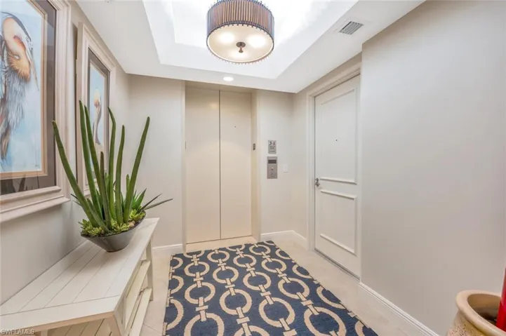 Private elevator vestibule