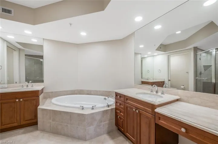 Jetted soaking tub & dual sinks