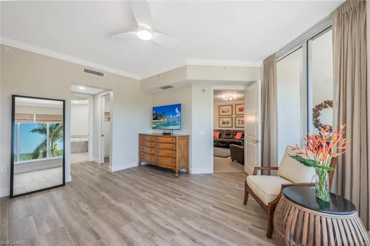 2 walk in closets & NEW flooring