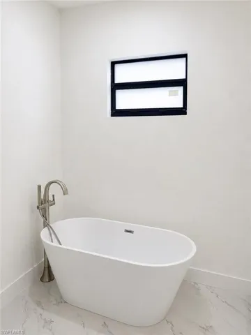 masterbath room tub
