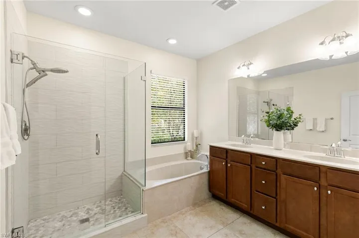 7797 Bristol Cir, Naples, Florida 34120