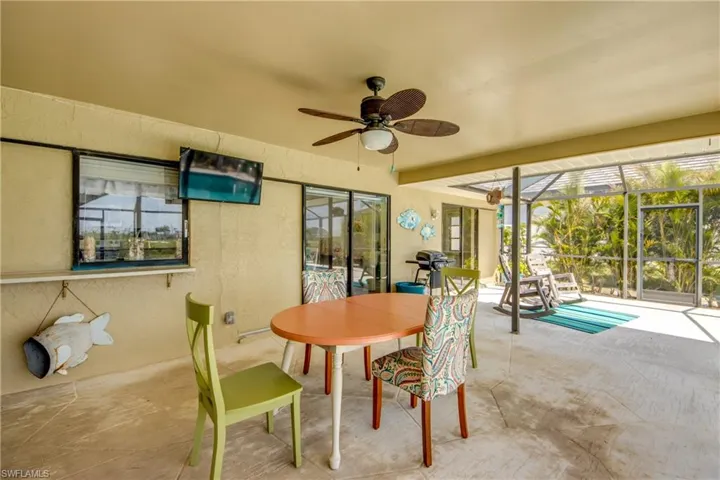 Lanai featuring outdoor dining area and a ceiling fan
