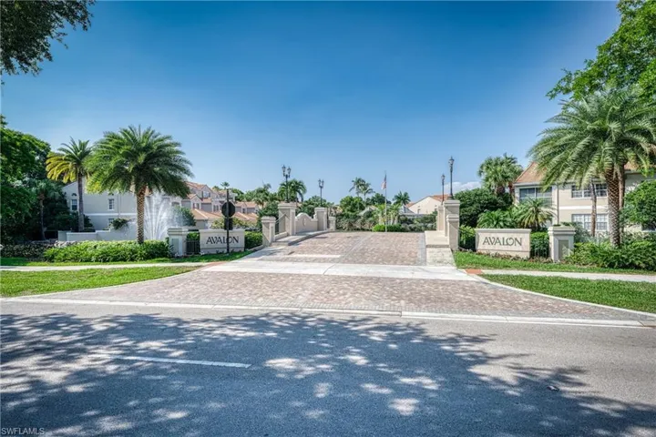 8390  Excalibur  CIR, Naples, FL 34108