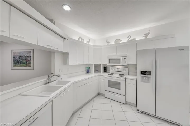 8390  Excalibur  CIR, Naples, FL 34108
