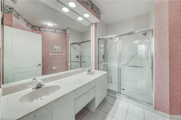 8390  Excalibur  CIR, Naples, FL 34108