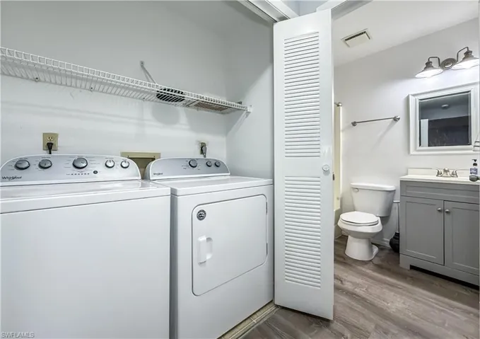 Full size in unit laundry.