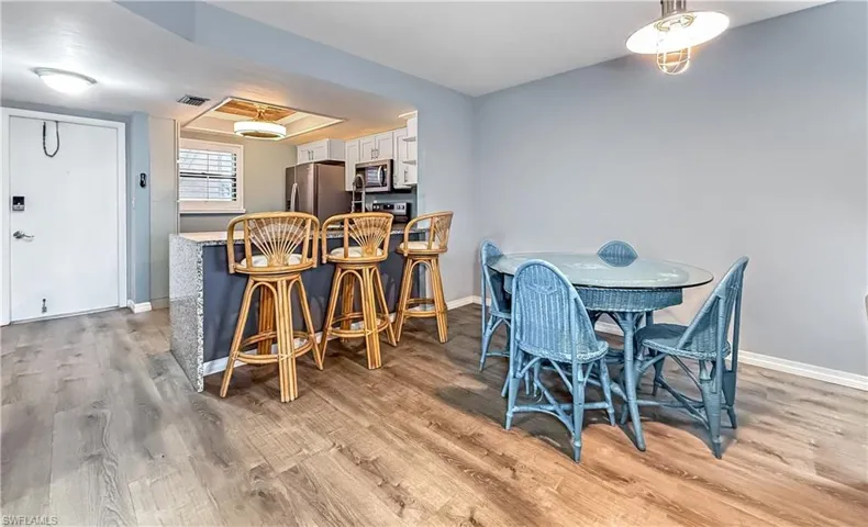 Spacious and open eating area with countertop seeting for entertaining.