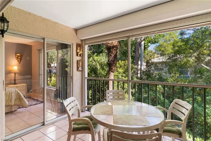 864 Gulf Pavilion Dr 202, Naples, Florida 34108