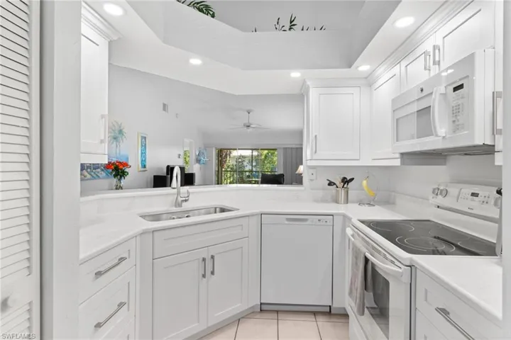 864 Gulf Pavilion Dr 202, Naples, Florida 34108