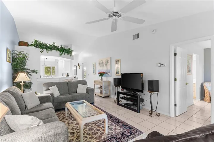 864 Gulf Pavilion Dr 202, Naples, Florida 34108