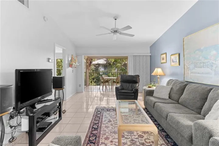 864 Gulf Pavilion Dr 202, Naples, Florida 34108