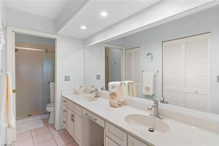 864 Gulf Pavilion Dr 202, Naples, Florida 34108