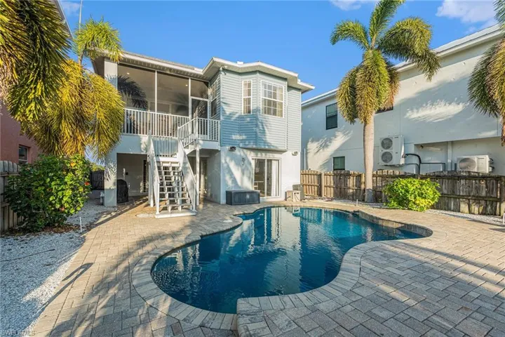 Welcome to Apollo Beach waterfront living!