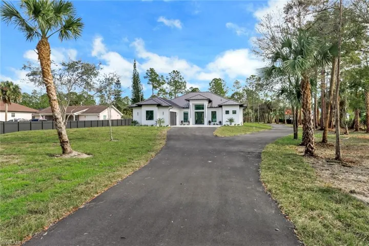 View of front facade with a front yard