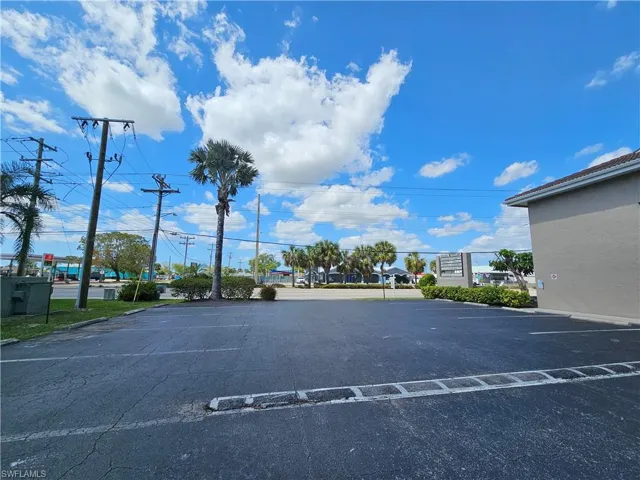 923  Del Prado S BLVD, Cape Coral, FL 33990