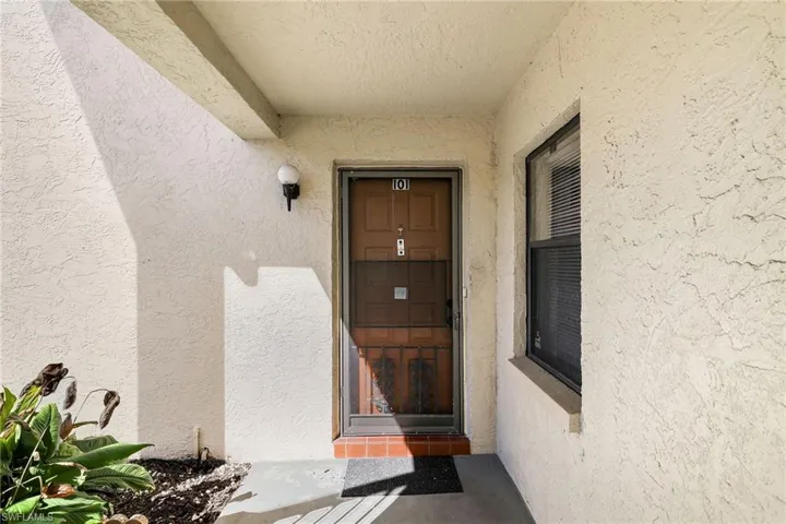 View of exterior entry with stucco siding