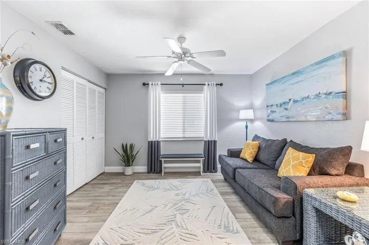 Bedroom /Den area