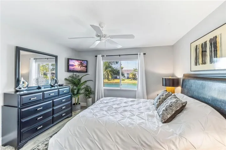 473  Gabriel  CIR, Naples, FL 34104