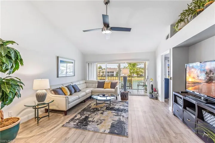 473  Gabriel  CIR, Naples, FL 34104