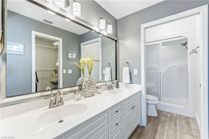 473  Gabriel  CIR, Naples, FL 34104