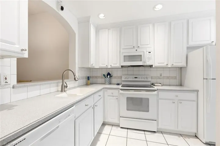 7780 Woodbrook Cir 2703, Naples, Florida 34104