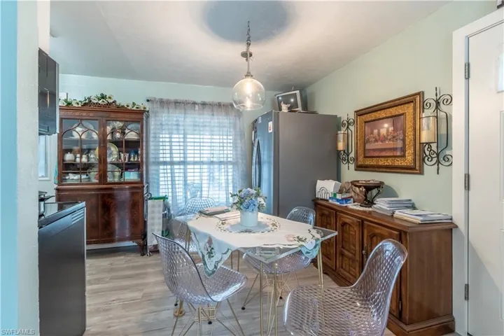 Eat-in Kitchen / Dining Area