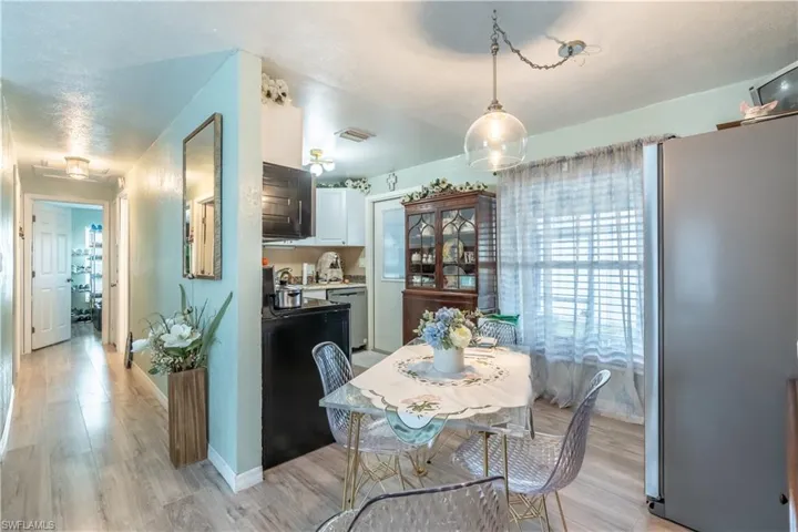 Eat-in Kitchen / Dining Area