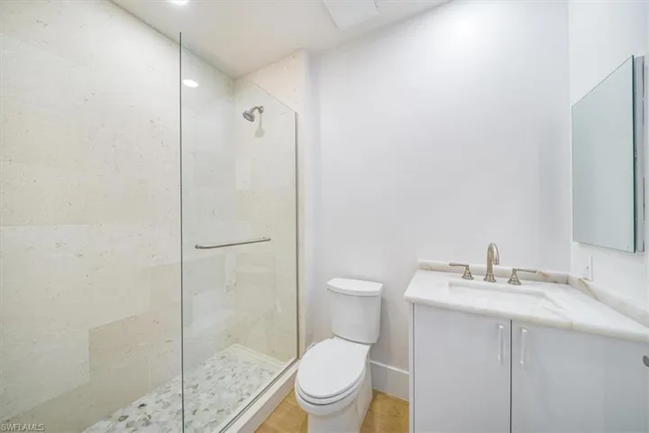 en-suite bath