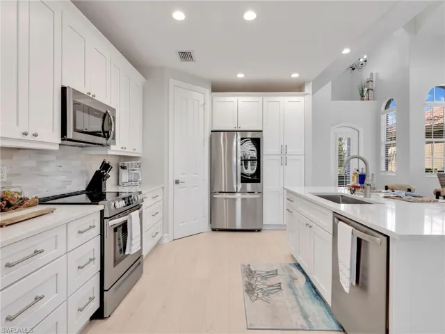 6096 Dogleg Dr, Naples, Florida 34113