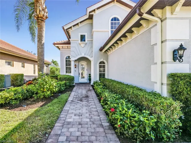 6096 Dogleg Dr, Naples, Florida 34113