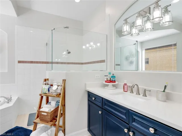 6096 Dogleg Dr, Naples, Florida 34113