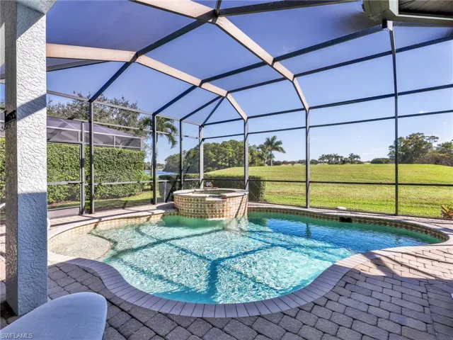 6096 Dogleg Dr, Naples, Florida 34113