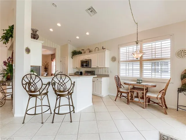 Kitchen dining area
