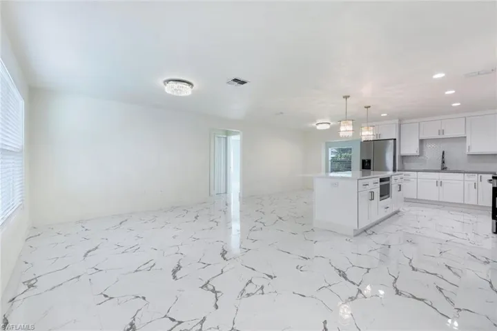 6031 Macbeth Ln, Fort Myers, Florida 33908