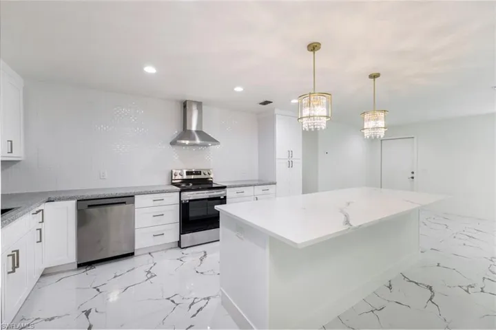 6031 Macbeth Ln, Fort Myers, Florida 33908