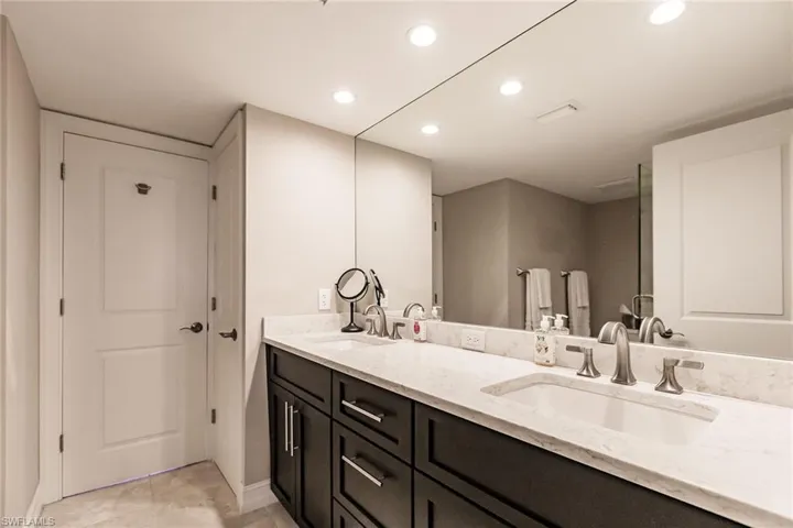 9375  Gulf Shore  DR, Naples, FL 34108