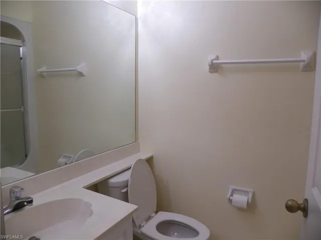 Bath #2 with shower/tub combo.