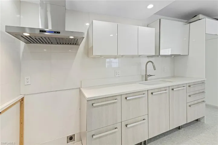 Modern Kitchen with Quartz Countertops