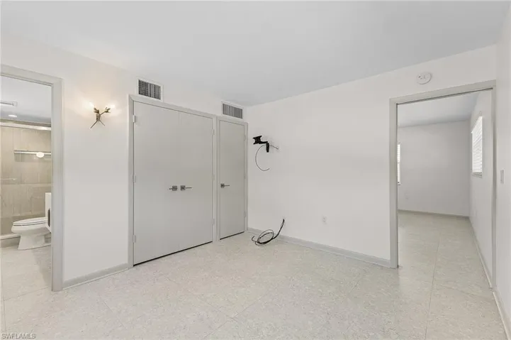 Bedroom Connected to Bathroom