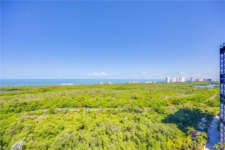 7117  Pelican Bay  BLVD, Naples, FL 34108