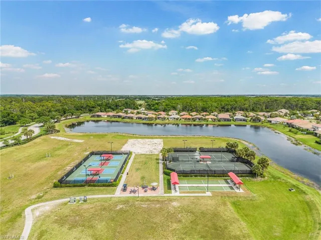 Lots of Pickleball and Tennis Options!