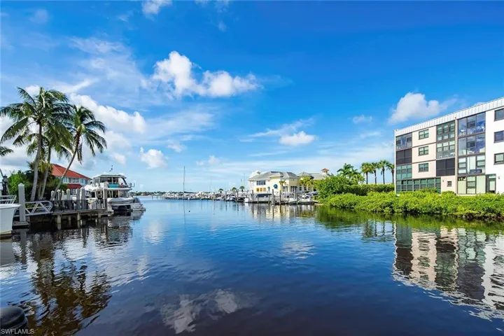 965  Sandpiper  ST, Naples, FL 34102