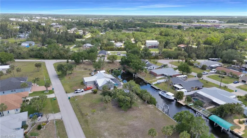 Bird's eye view featuring a residential view and a water view