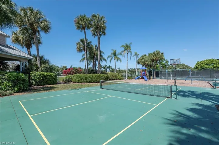 2885 Citrus Lake DR # 302, NAPLES FL 34109