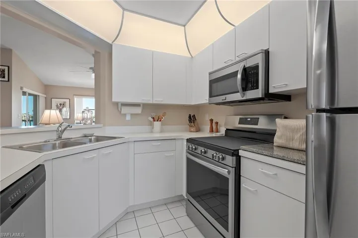 2885 Citrus Lake DR # 302, NAPLES FL 34109
